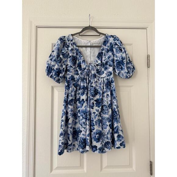 Abercrombie & Fitch Dresses & Skirts - Abercrombie Floral Dress. Puff sleeves. Small petite. Front cinch